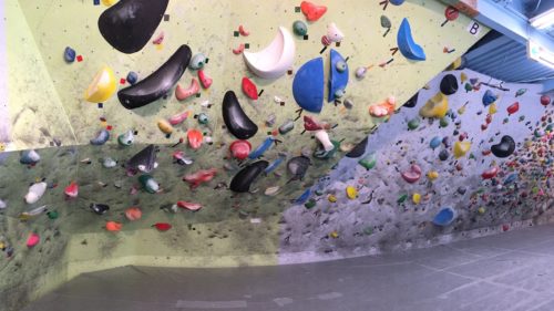 東京都のクライミング施設「クライミングジム ROCKLANDS（ロックランズ）」